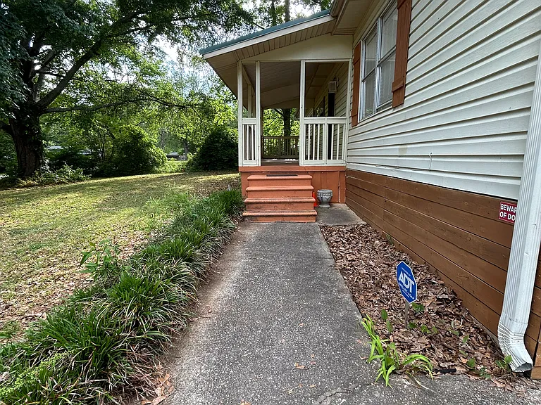 454 Acacia Dr — Photo 2