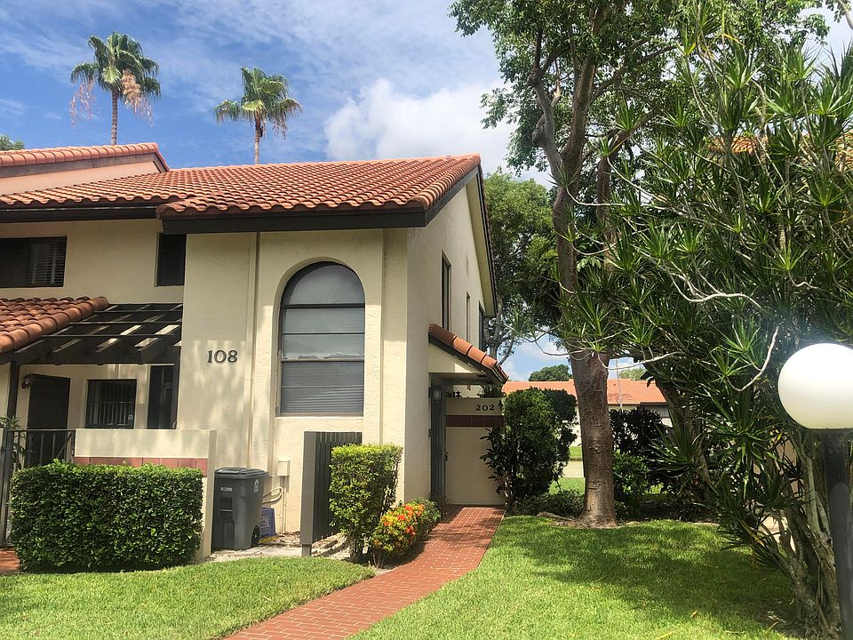 Home For Sale In Palm Chase Lakes