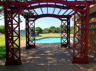 406 E Reindeer Rd, Lancaster, TX 75146