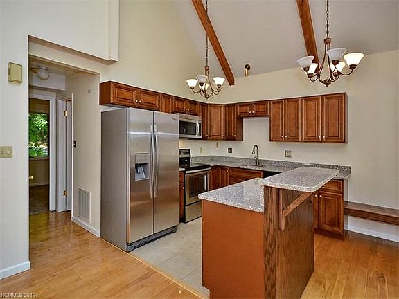 4th image of 84 N Garden Ct