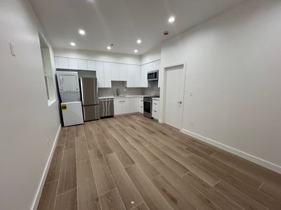 (Undisclosed Address), Woodland Hills, CA, 91367