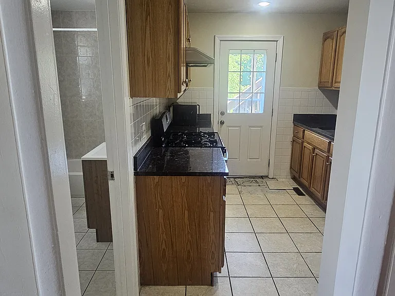 28 Terrace Ave #2F — Photo 18