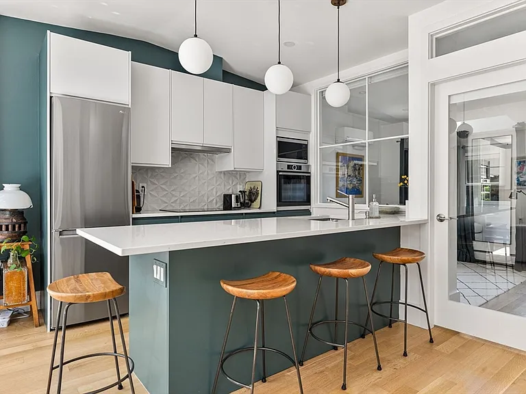 201 W Springfield St #3 — Photo 5