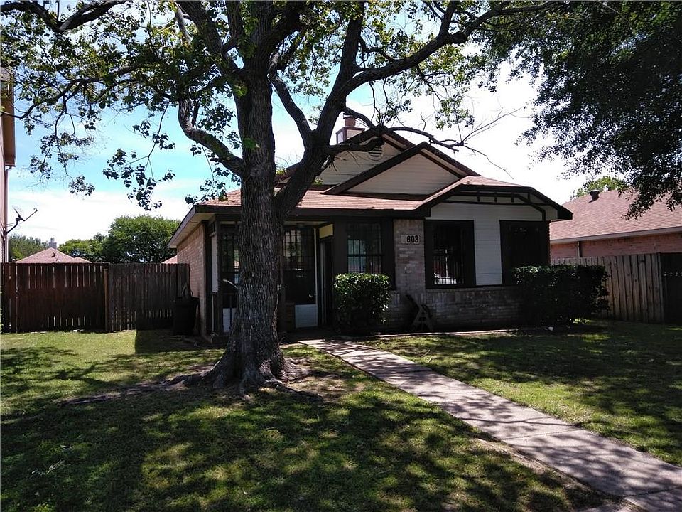 1st image of 2608 Clayton Oaks Dr