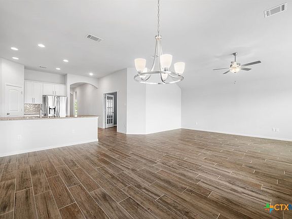 4th image of 701 Elm Green St