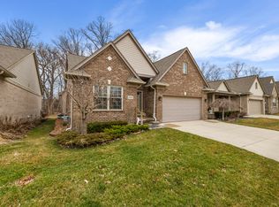 13641 Ridgepoint Dr, Sterling Heights, MI 48313