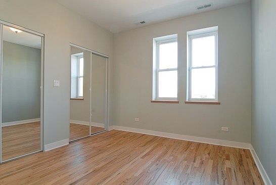 5th image of 3916.5 N Kedvale Ave #1W