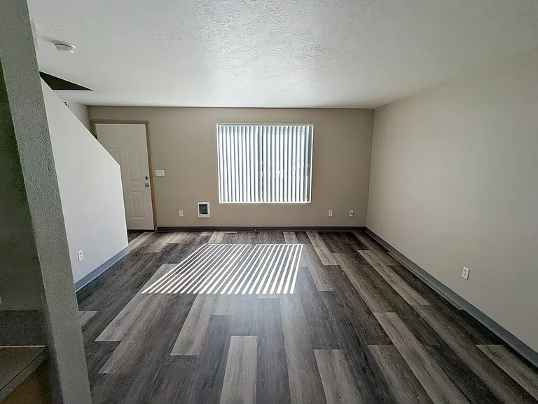 960 Olney St #960 — Photo 5