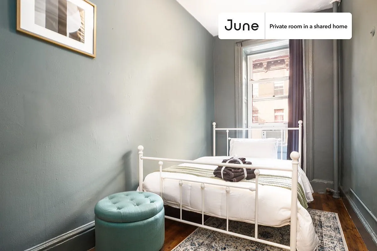 Full bedroom in 5 bed/1 bath home in Hell's Kitchen #138 3E — Photo 1