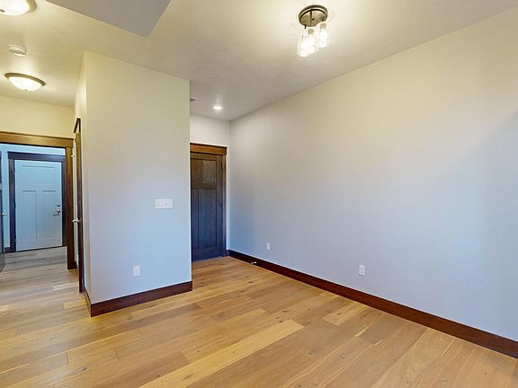 4th image of 369 26th St SE