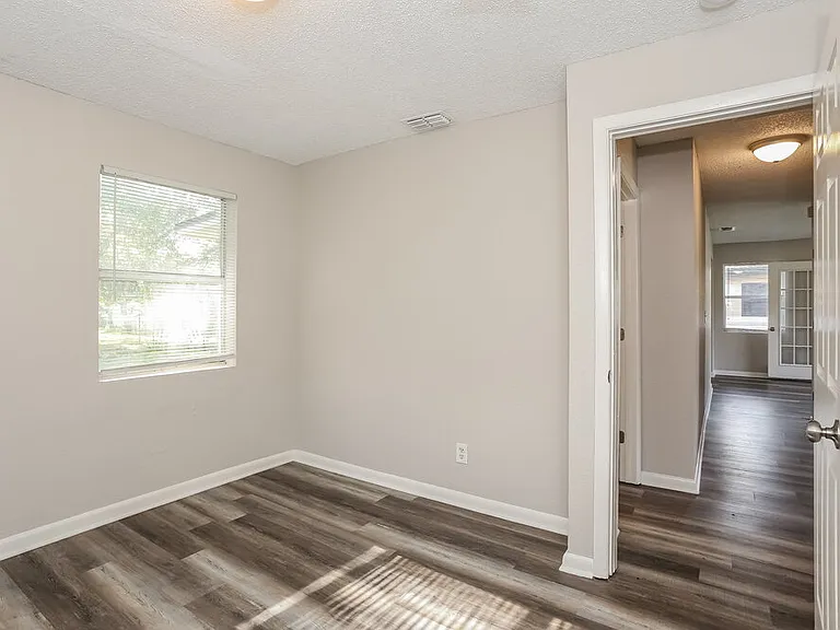 5528 Vernon Rd — Photo 13