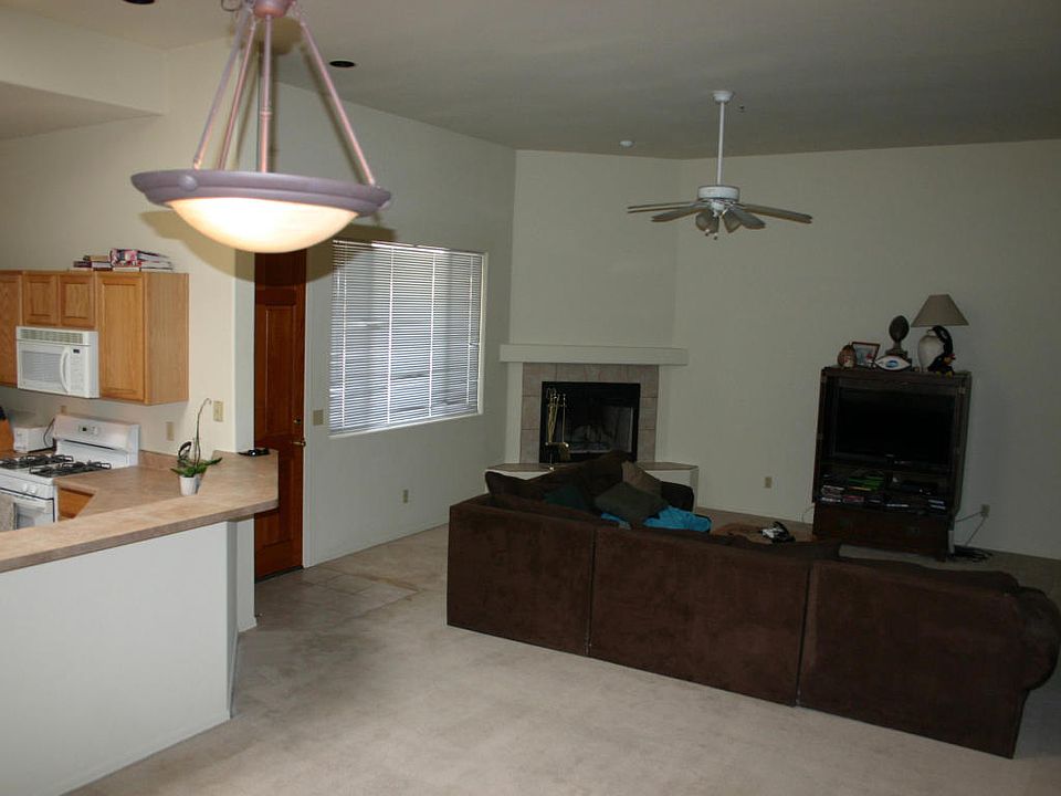 2nd image of 3242 E Flower St