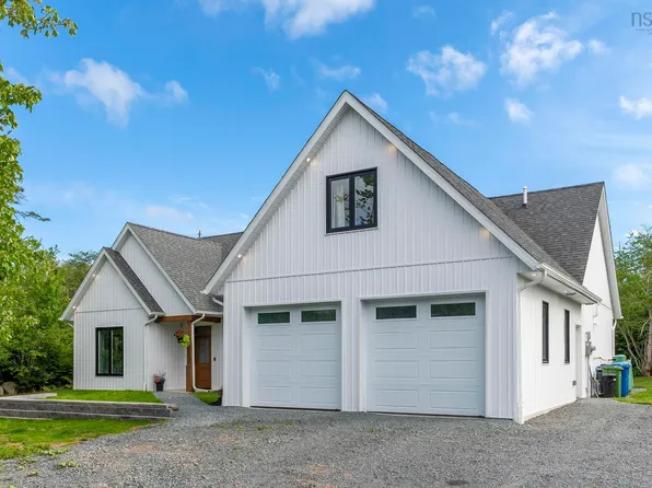 37 Amac Ln, Halifax, NS B3T 0H2