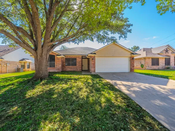 1507 Sunflower Ln, Granbury, TX 76048