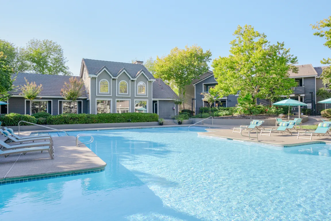 Make every day feel like a resort day when you live at Slate Creek.