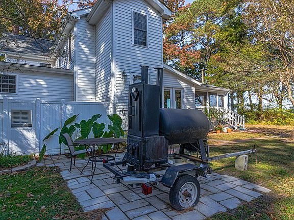 5th image of 894 Old Ferry Rd