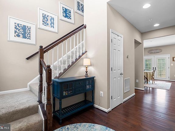 4th image of 410 Saint Martins Choice Ln