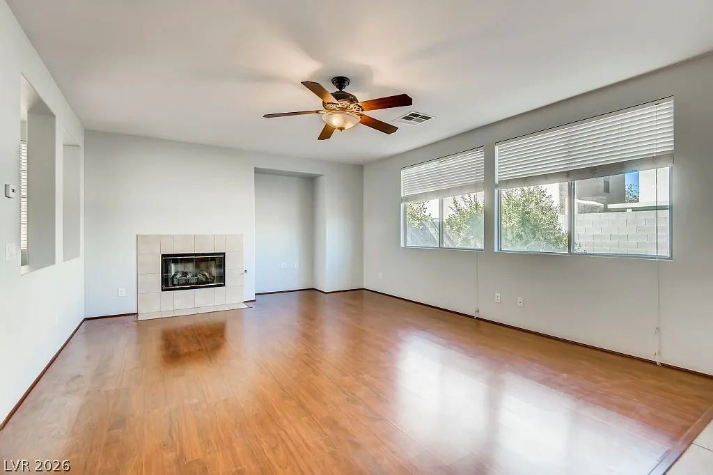 4 bed, 2.5 bath, 2483 sqft, $2,540 — Photo 4