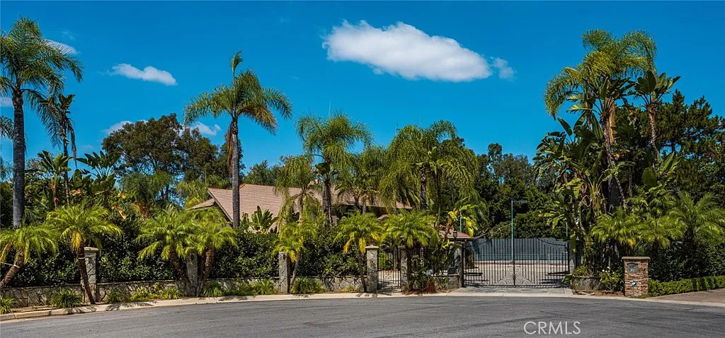 5 bed, 3.5 bath, 3195 sqft, $9,500 — Photo 1
