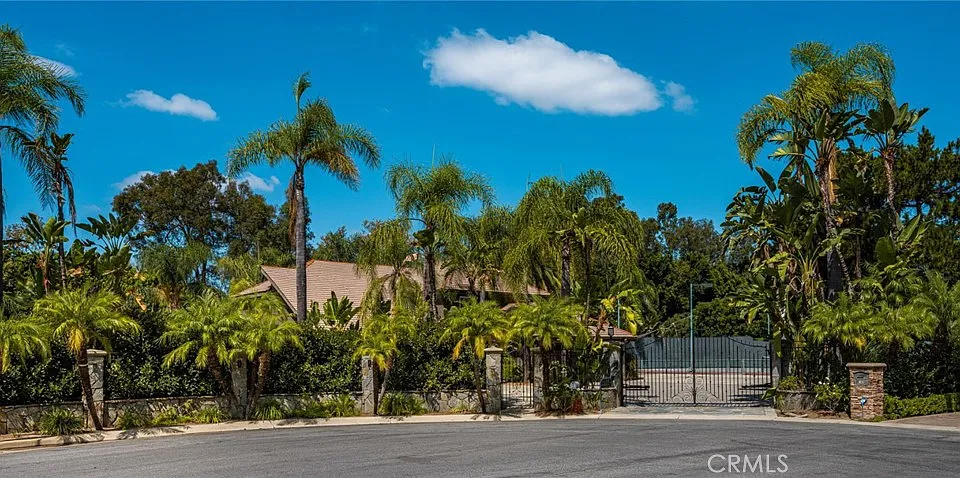 101 S Belleza Ln