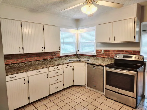 1247 E Bennett St, Springfield, MO 65804