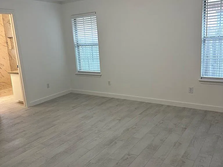 2522 Country Dr N — Photo 11