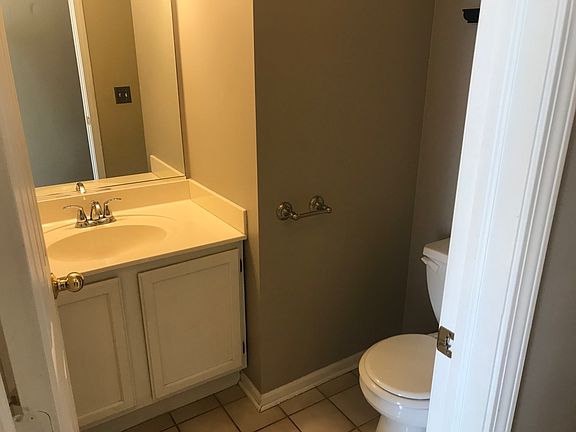 4th image of 930 Mesa Dr