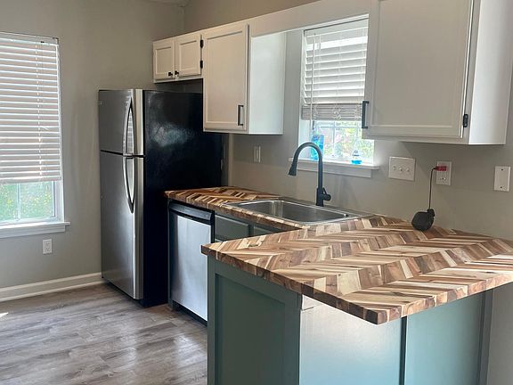 3rd image of 204 Southcreek Dr