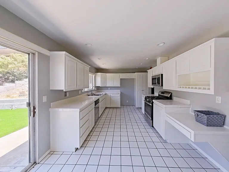 617 E Avenida San Juan — Photo 12
