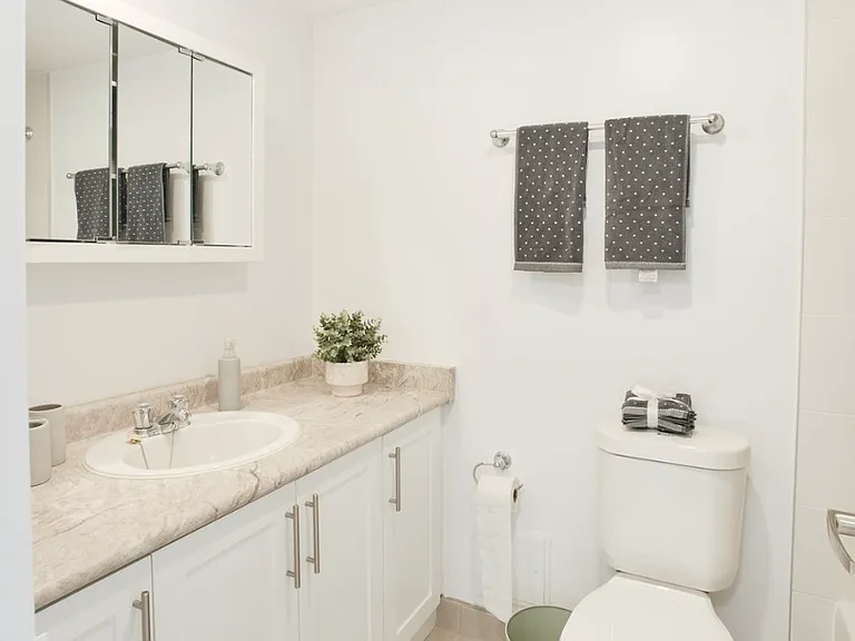 35 Warrender Ave #1 BD — Photo 5