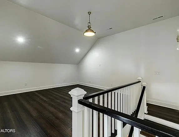 1017 Thompson Pl — Photo 11