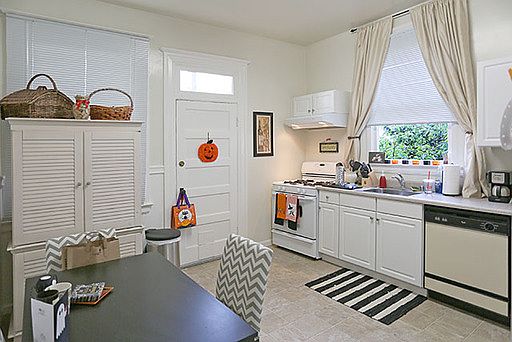 4th image of 2830A Gough St