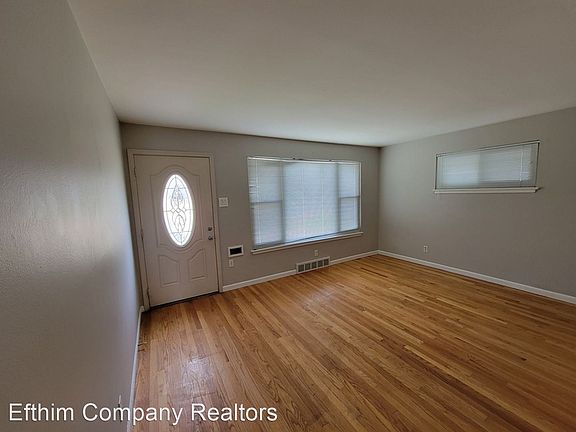 3rd image of 6530 Clifton Hills Dr