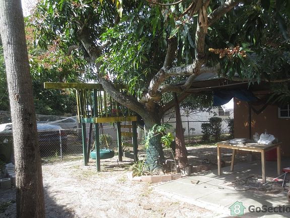 4th image of 3070 NW 17th St