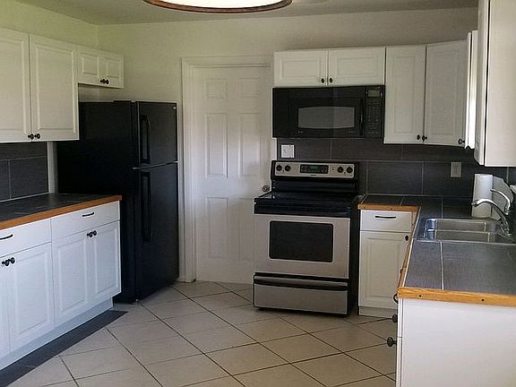 2nd image of 3210 SW Savona Blvd
