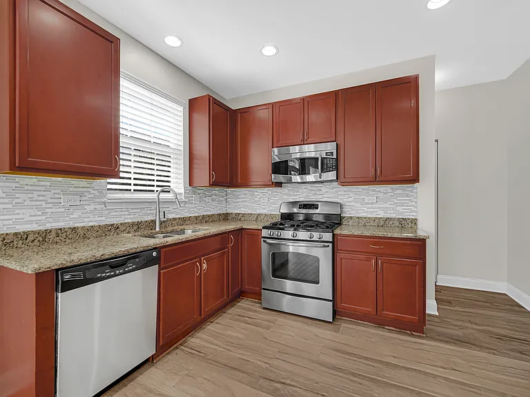 803 W Courtland St — Photo 9