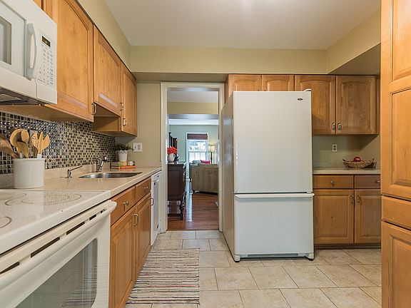 4th image of 2552-C S Arlington Mill Dr #2
