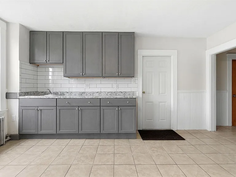 84 Margin St #2 — Photo 8