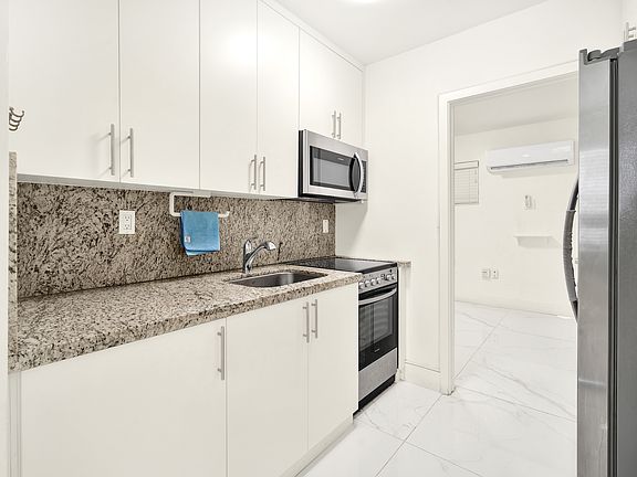 5th image of 4 Sidonia Ave APT 2