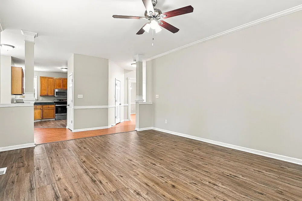 4 bed, 2.5 bath, 2229 sqft, $2,330 — Photo 4