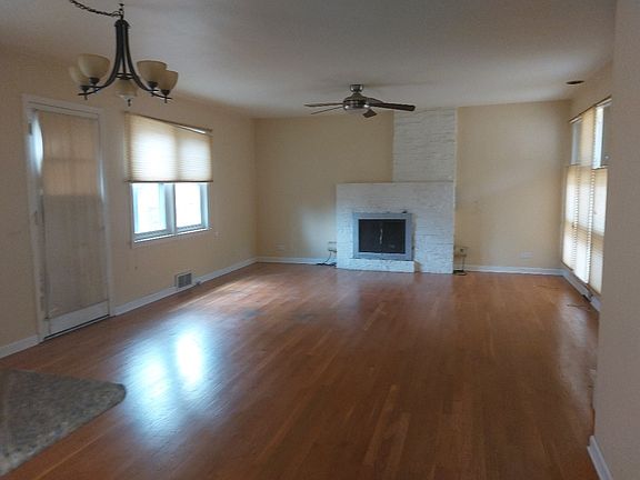 3rd image of 1735 N Thatcher Ave
