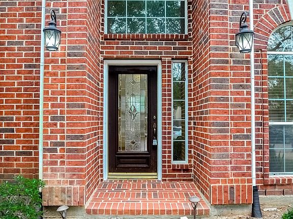 3rd image of 1823 Misty Oaks Ln