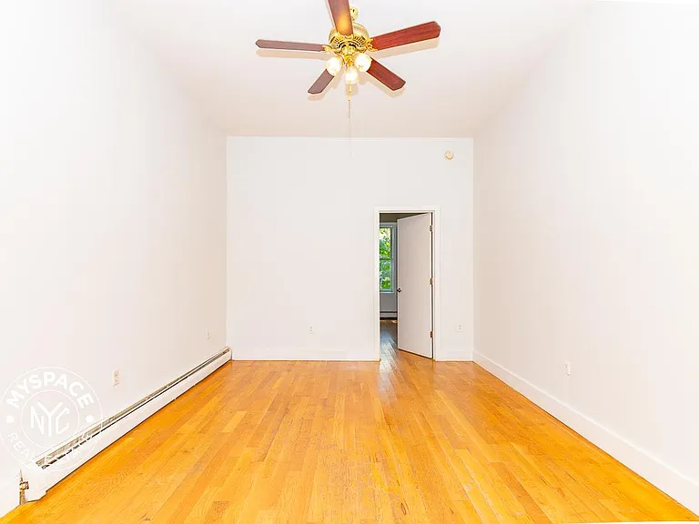 828 Halsey St #1B — Photo 3