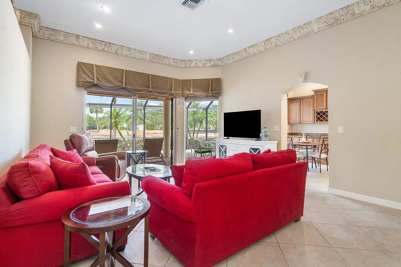 3 bed, 2.0 bath, 1632 sqft, $11,000 — Photo 2