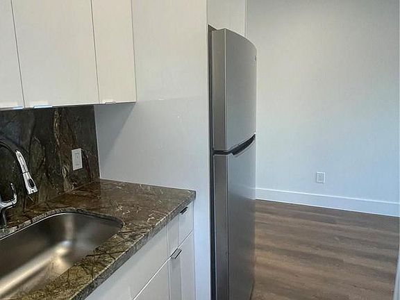 3rd image of 2846 SW 37th Ave #2848