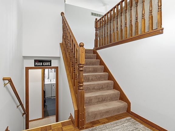 3rd image of 2813 Rocksbury Dr