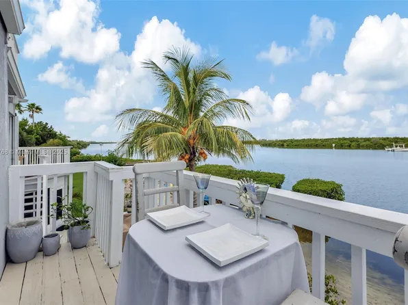 2404 Harbour Cove Dr, Fort Pierce, FL 34949