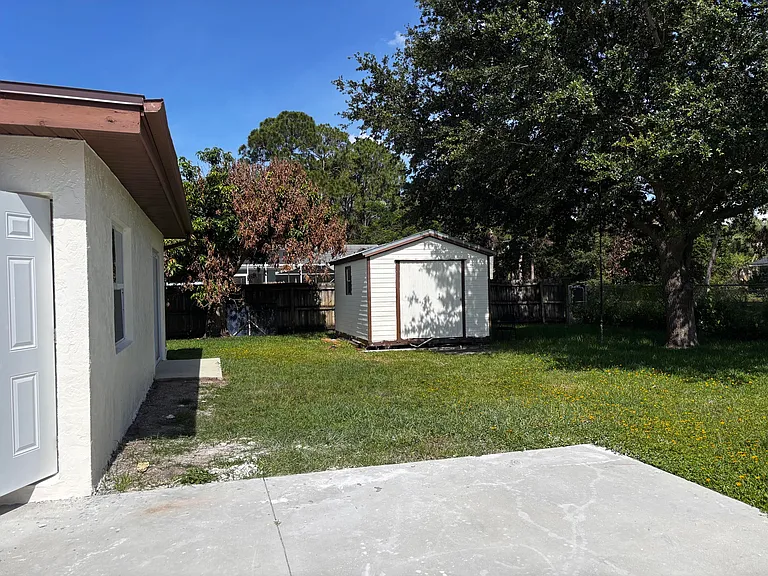 450 SW Eyerly Ave — Photo 18