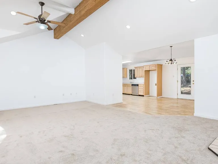 6885 Kings Row Dr — Photo 5