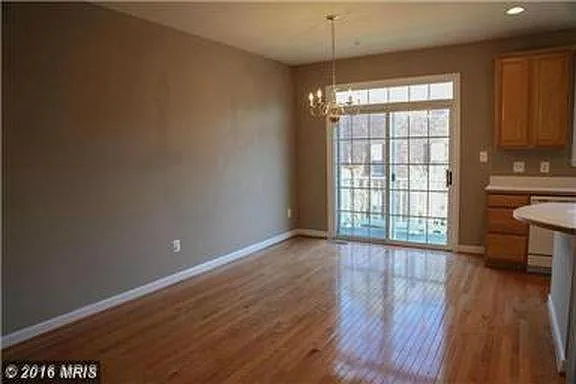 610 Garden View Sq — Photo 8